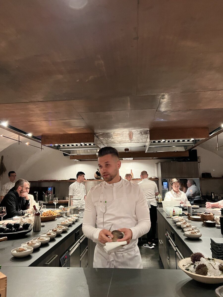 Шеф-повар Владислав Алексеев