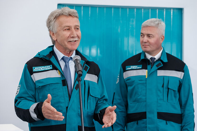    Леонид Михельсон продолжил, что ему было очень приятно видеть улыбающееся лицо Рустама Нургалиевича, который своими глазами оценил социальные и производственные инвестиции СИБУРа в казанскую площадку