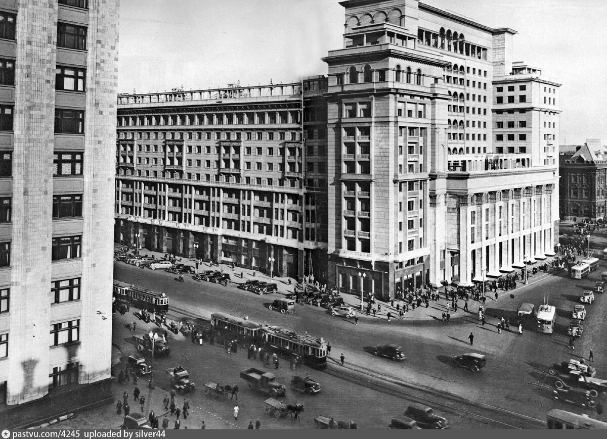 Гостиница "Москва" в 1938 году. Фото Н. Грановского, с сайта www.pastvu.com.