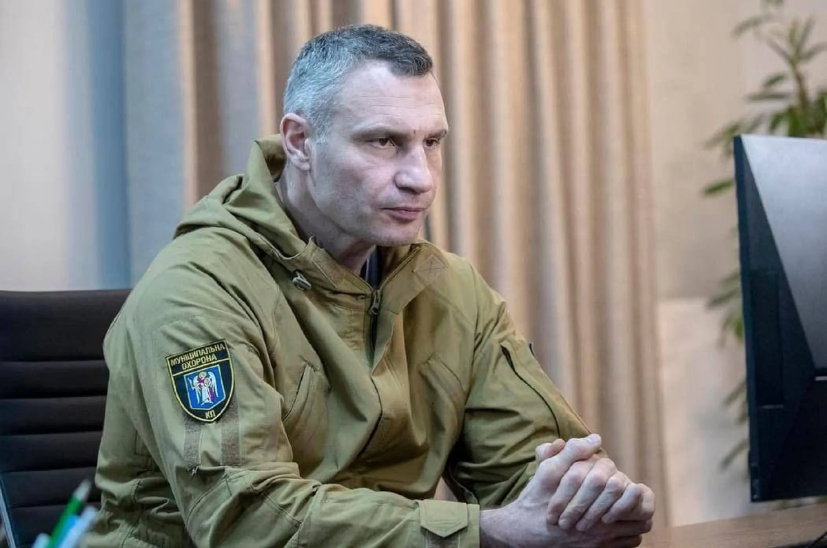    Мэр Виталий Кличко: В Киеве прогремели взрывы, ПВО работает по “Гераням”