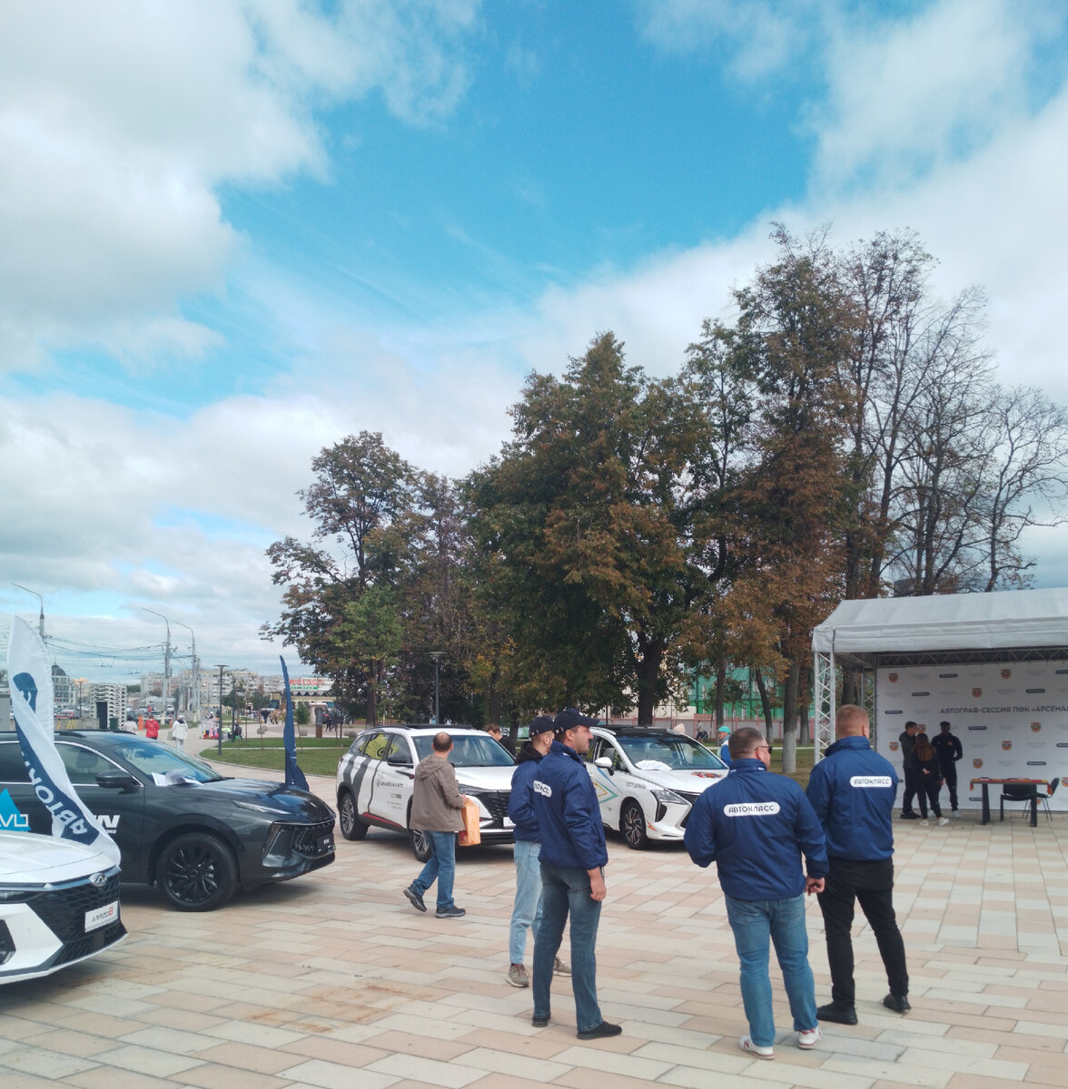 Нашему городу -877, но он  как всегда молод, красив, хорош собой, да ещё в в полном расцвете сил, радует своих жителей и гостей, историческими  памятниками, итересными музеями, замечательными...-3