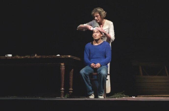 Аркадина и ее сын Константин