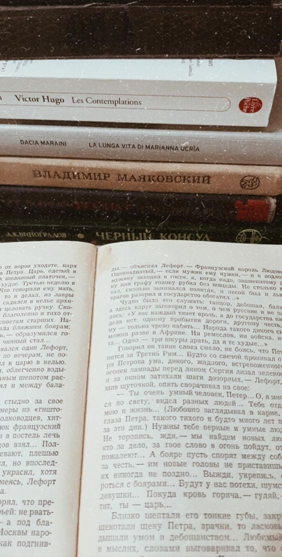 Добрый день, мои талантливые! 📚 
Сегодня я хочу поделиться с вами мыслью о том, как глубоко литература связана с историческими процессами. Ведь чтобы в полной мере понять любое произведение, его авторскую идею и позицию, незаменимо знание истории.

🕰 История и Литература 📖  
Каждая эпоха оставляет свой след не только в истории, но и в литературе. Помните о том, что за каждым словом в произведении стоит контекст времени, в которое оно было написано. 

🎭 Разбор Произведений и Эпох 📜  
На моих занятиях, кроме анализа произведений, мы погружаемся в ту или иную эпоху, изучаем обычаи, исторические события и социальные процессы. Это добавляет новые краски к вашему пониманию литературы и делает каждый урок увлекательным путешествием во времени.

✨ Присоединяйтесь! 🌟  
Если это звучит как нечто, что вы хотели бы исследовать, жду вас на моих занятиях! Погрузимся в удивительный мир литературы и истории вместе!

🙏 С уважением,
Ваш учитель литературы.

#ЛитератураИИстория #ПроизведениеиЭпоха #ПогружениеВКонтекст #ОнлайнЗанятия #Присоединяйтесь #ЛитературныйАнализ