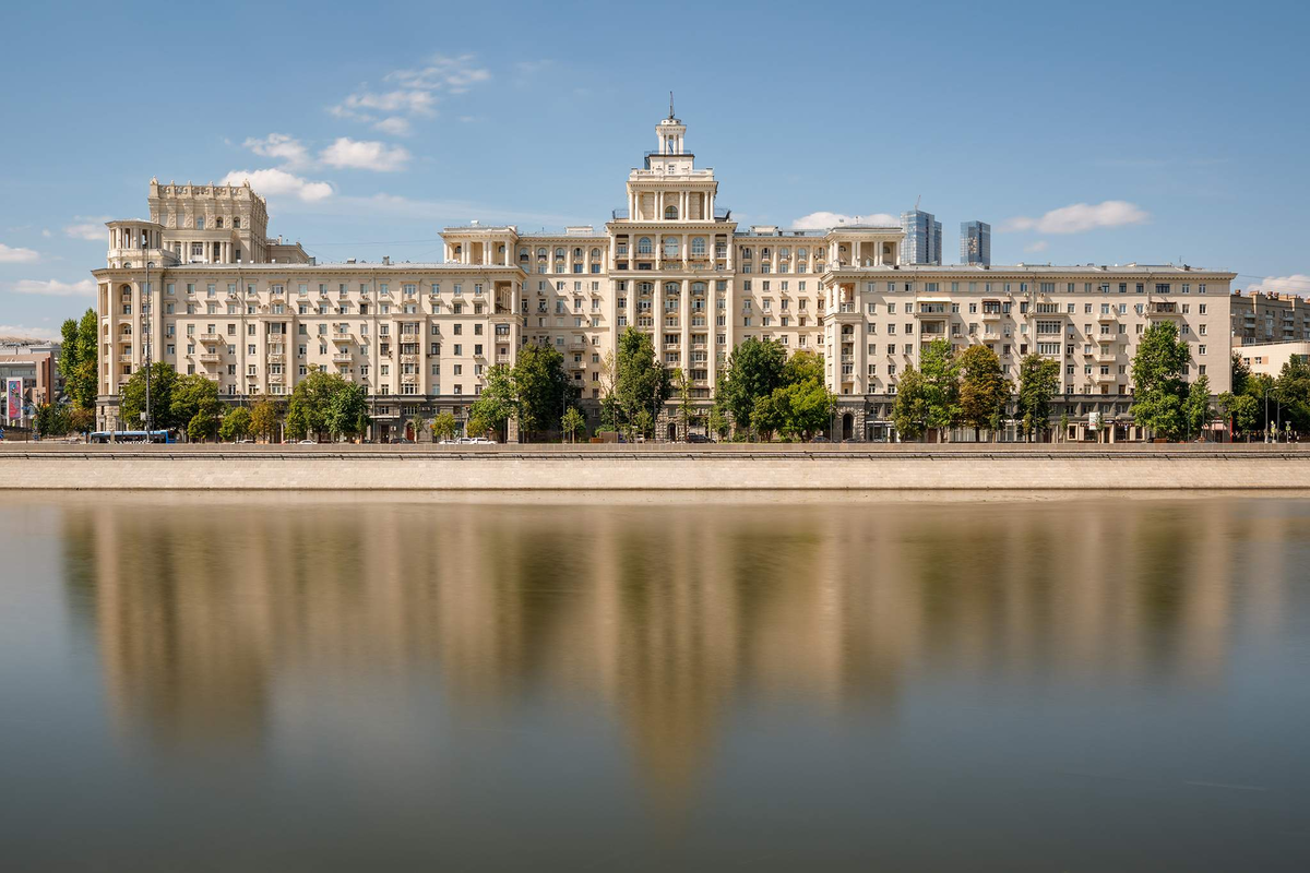 улица большая набережная москва