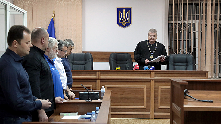 ОЧЕВИДНО, ЧТО КАК НЫНЕШНИЙ УКРАИНСКИЙ ПРЕЗИДЕНТ, ТАК И ОПАЛЬНЫЙ ОЛИГАРХ ИДУТ В СПАЙКЕ, И ЭТУ СВЯЗЬ БЕЗБОЛЕЗНЕННО УЖЕ НЕ РАЗРУБИТЬ. ФОТО: HENNADII MINCHENKO/GLOBALLOOKPRES