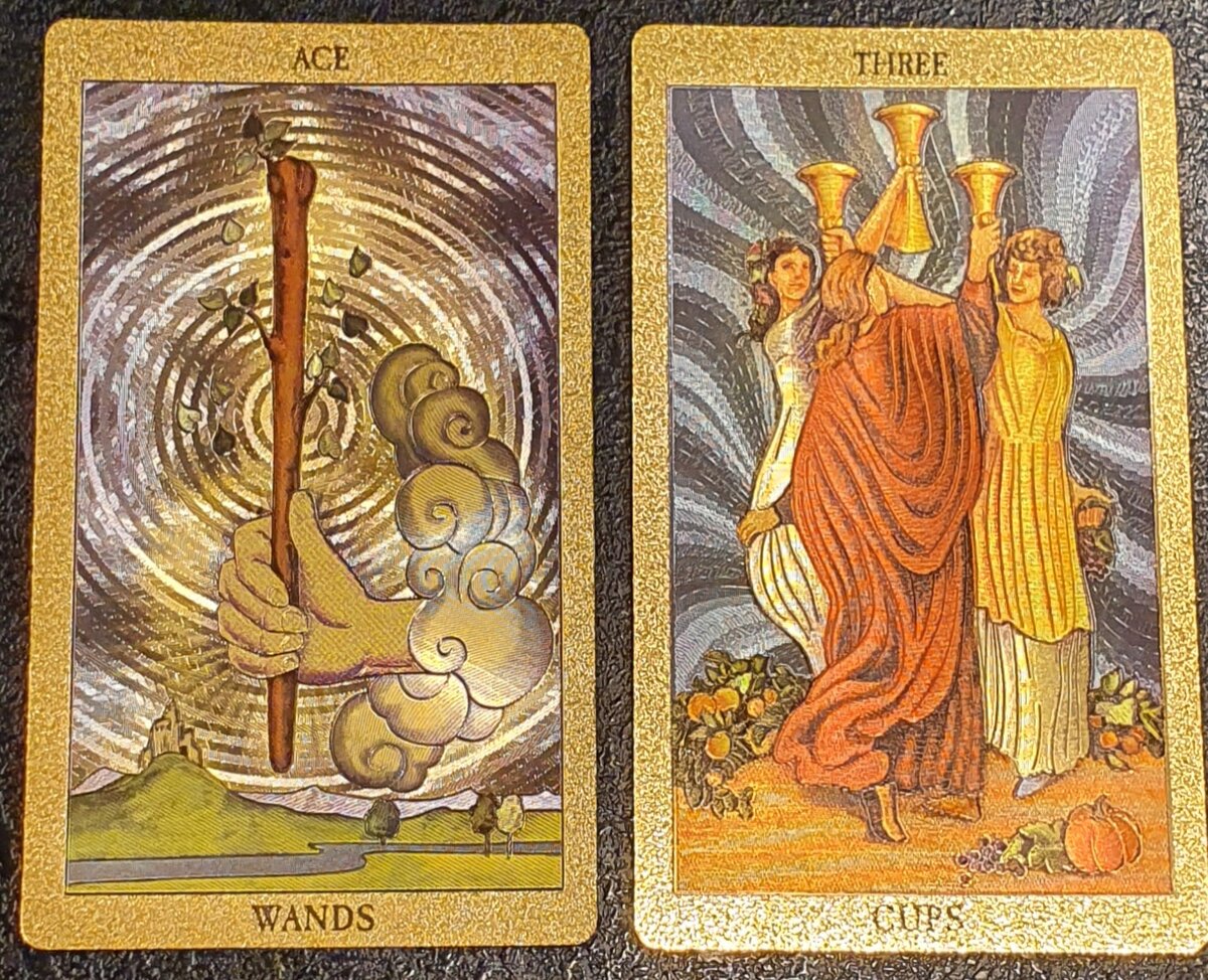 Он - туз жезлов. Она - тройка чаш