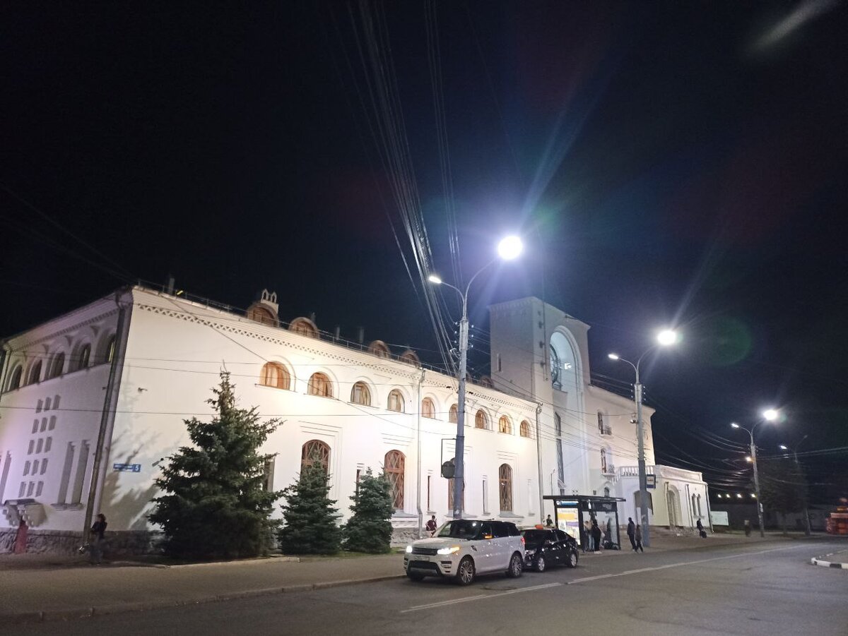 Архитектура новгородского вокзала содержит отсылки к истории древнего города.  Фото: Матвей Николаев