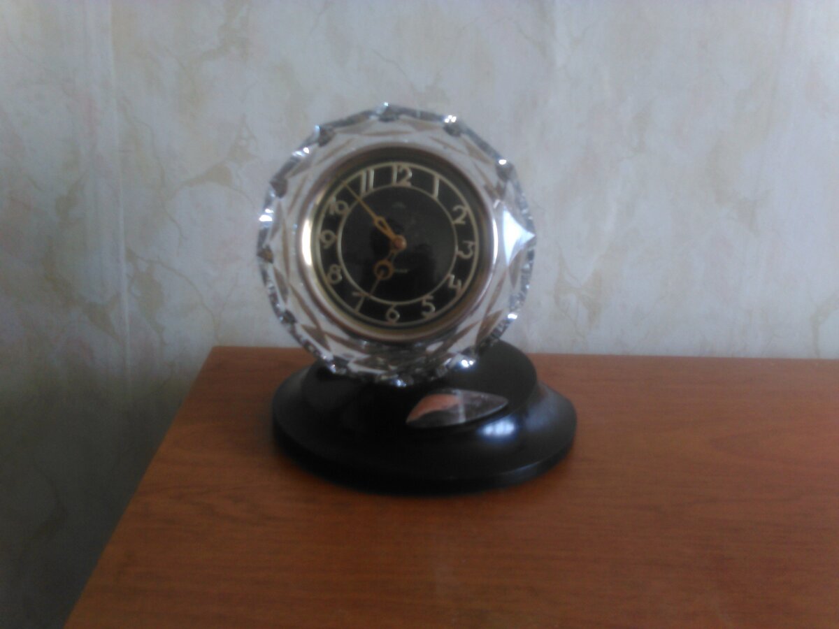 Часы Маяк Кристалл 1990