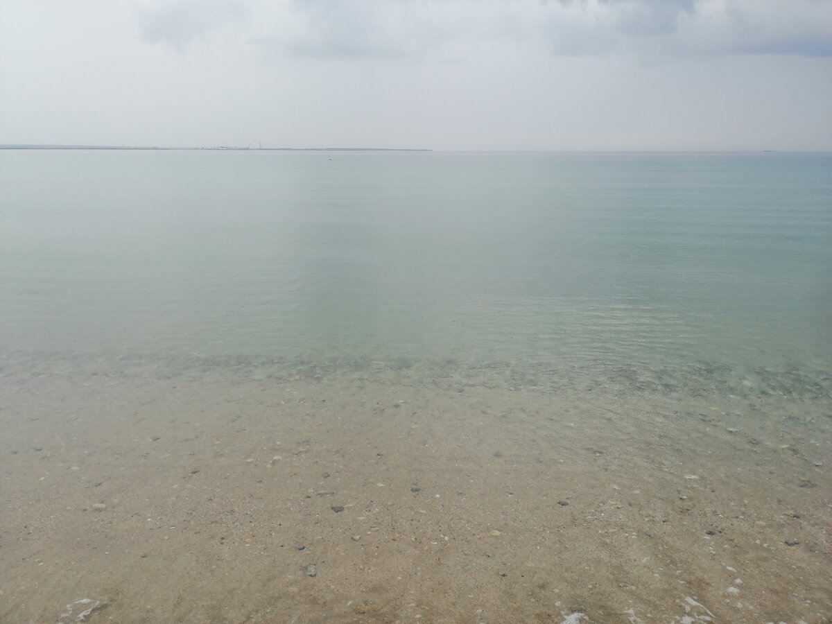 Вот такое море было 7 мая 2019 года. Вода становится уже ощутимо теплее.