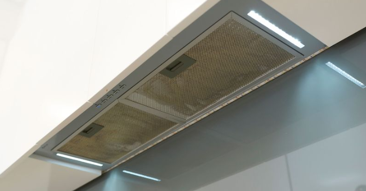 Важно поддерживать чистоту вашей вытяжки, чтобы она могла продолжать выполнять свою работу.