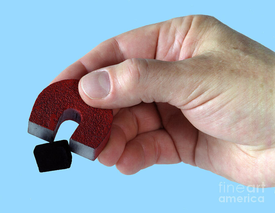 Большой магнит всегда доминирует над маленьким