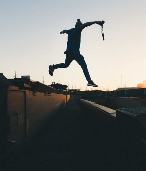 https://unsplash.com/photos/WHow1SFARfA