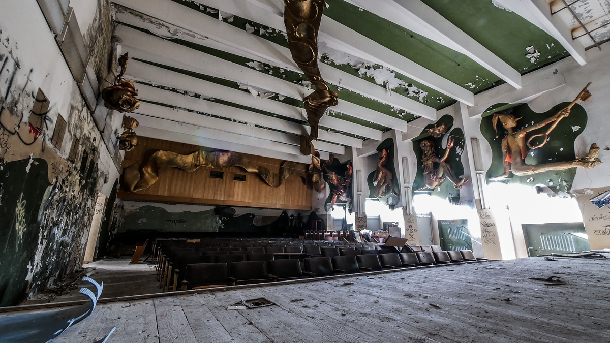 актовый зал вид со сцены