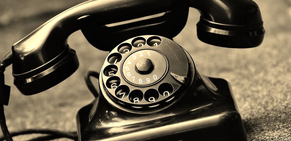    https://cdn.pixabay.com/photo/2016/09/04/15/37/phone-1644317__480.jpg