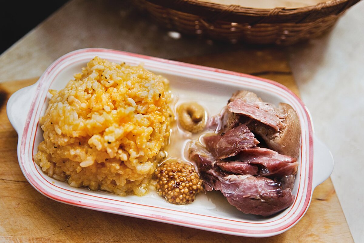 Рулька "по-морберговски" (гарнир не на картофеле, а на рисе) | Фото автора