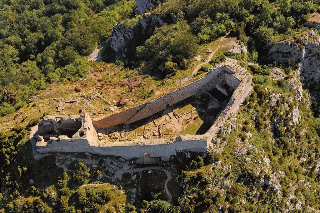 Замок Монсегюр