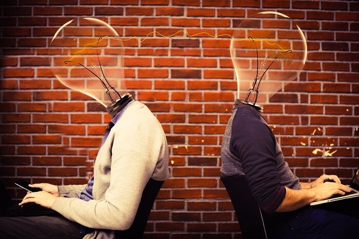 https://pixabay.com/photos/idea-teamwork-thinking-working-3085367/