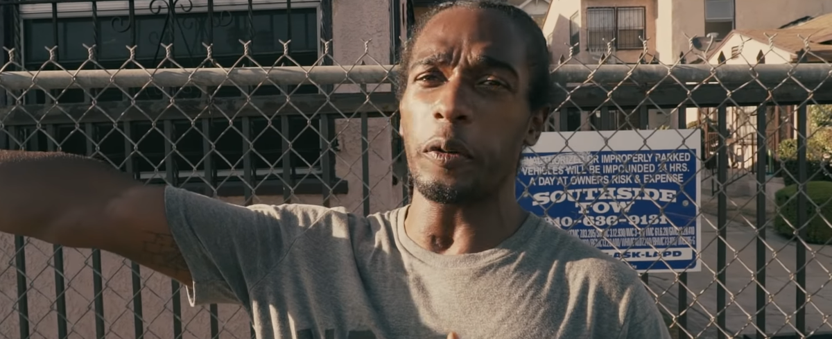 Подойдя к обычному прохожему, наткнулись на участника уличной банды