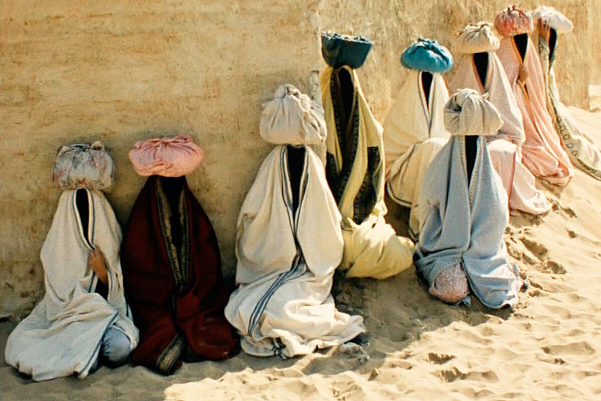 Кадр из фильма "Белое солнце пустыни". Гарем.