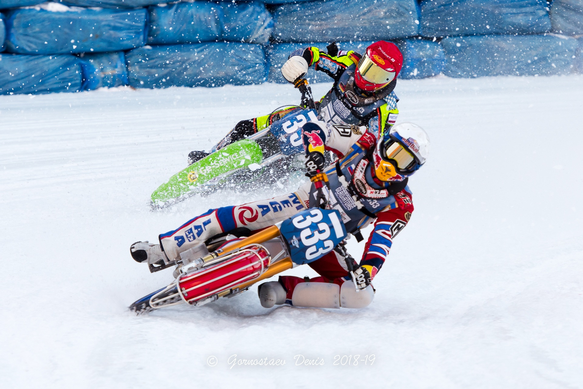 Современный ледовый спидвей [источник фото: www.moto-magazine.ru]