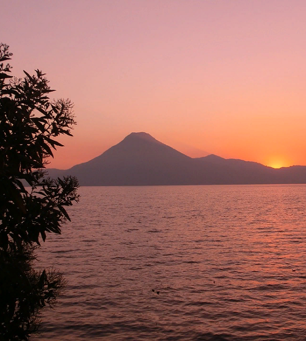 https://cdn.pixabay.com/photo/2017/02/04/20/49/guatemala-2038328_960_720.jpg