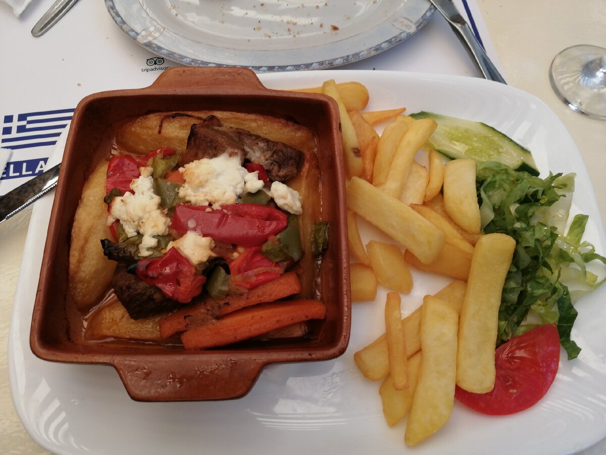 Обед в критской таверне. фото Света Давыдова 