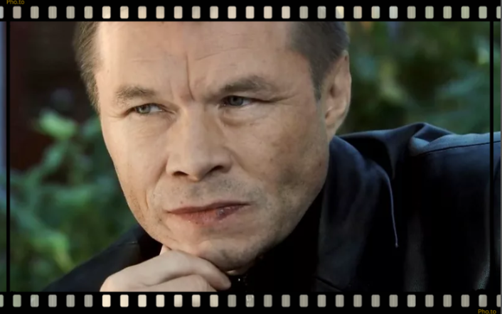 Родился 24 сентября 1955 года, мама татарка Мария Катыровна Баширова