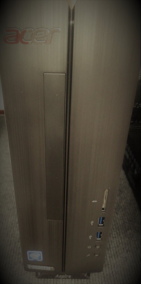 ПК Acer Aspire XC-830 прекрасно подойдет для оборудования офисного рабочего места, особенно, если сотрудников много и все результаты их труда хранятся на сервере, ведь в этой системе предусмотрен только твердотельный накопитель объемом 128 ГБ, которого достаточно для установки ОС и другого ПО. Он поднимает производительность не менее, чем на 30% – данные быстро обрабатываются, загрузка любой программы и самого компьютера происходит за считанные секунды. Затраты рабочего времени на обслуживание клиента или выполнение любой операции снижаются, что благоприятно сказывается на эффективности работы всей компании. Acer Aspire XC-830 уже оборудован лицензионной ОС Windows 10, а значит, не требуется дополнительных затрат на ПО. Модель подойдет и для домашнего использования: поиск информации в Интернет, простые игры и просмотр фильмов система обеспечит на должном уровне.