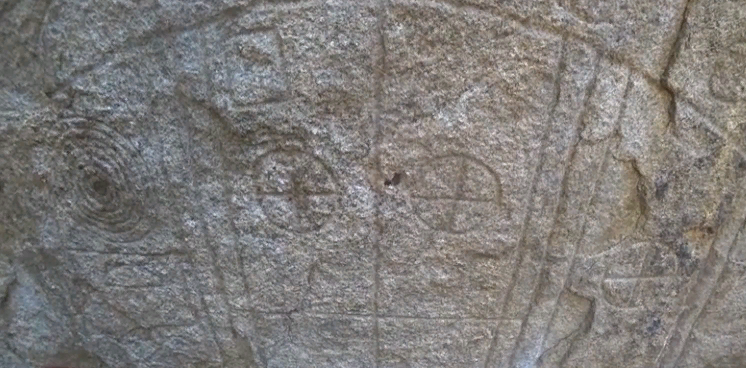 Странные изображения на камне в Ранмасу Уяна. Фото с видео Правина Мохана.