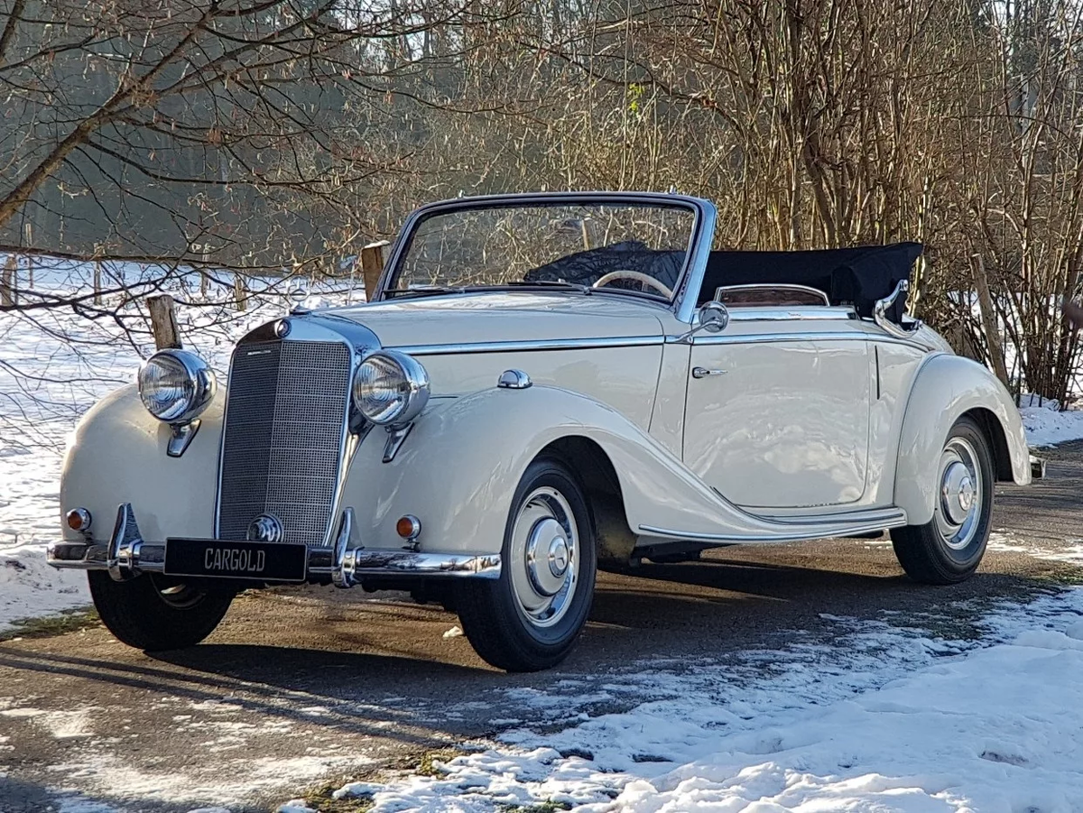 Двухдверный кабриолет.