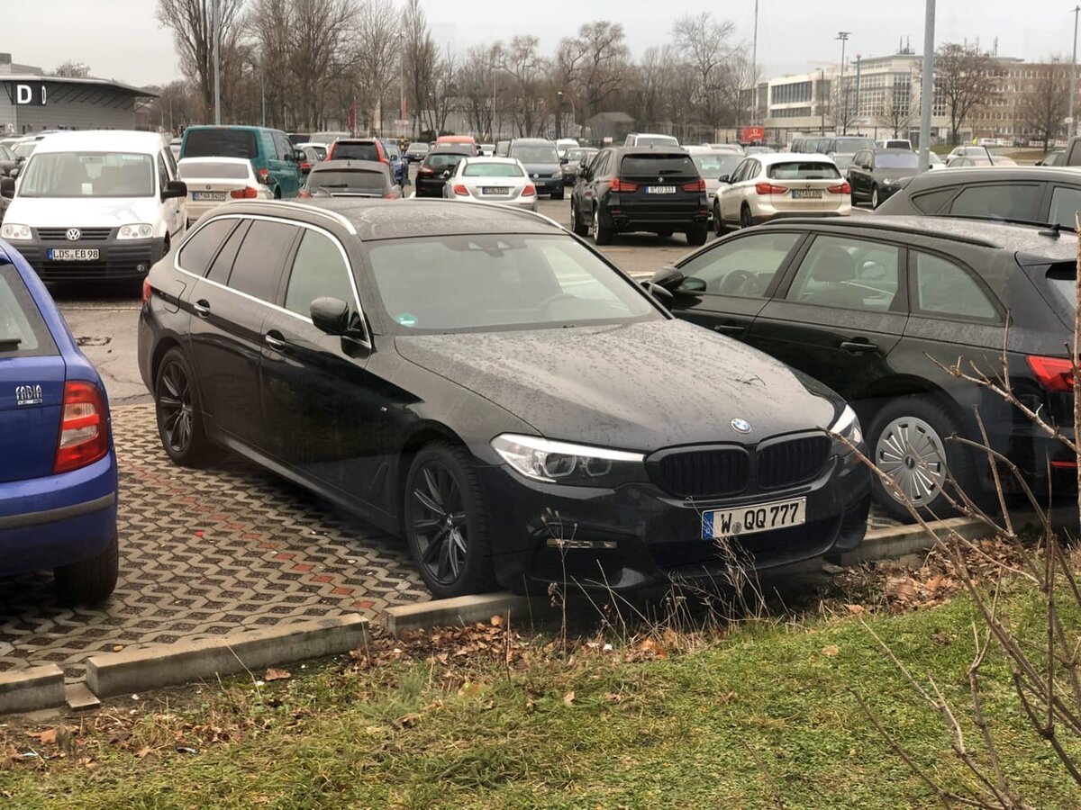 BMW 5 serie в кузове универсал. Берлин