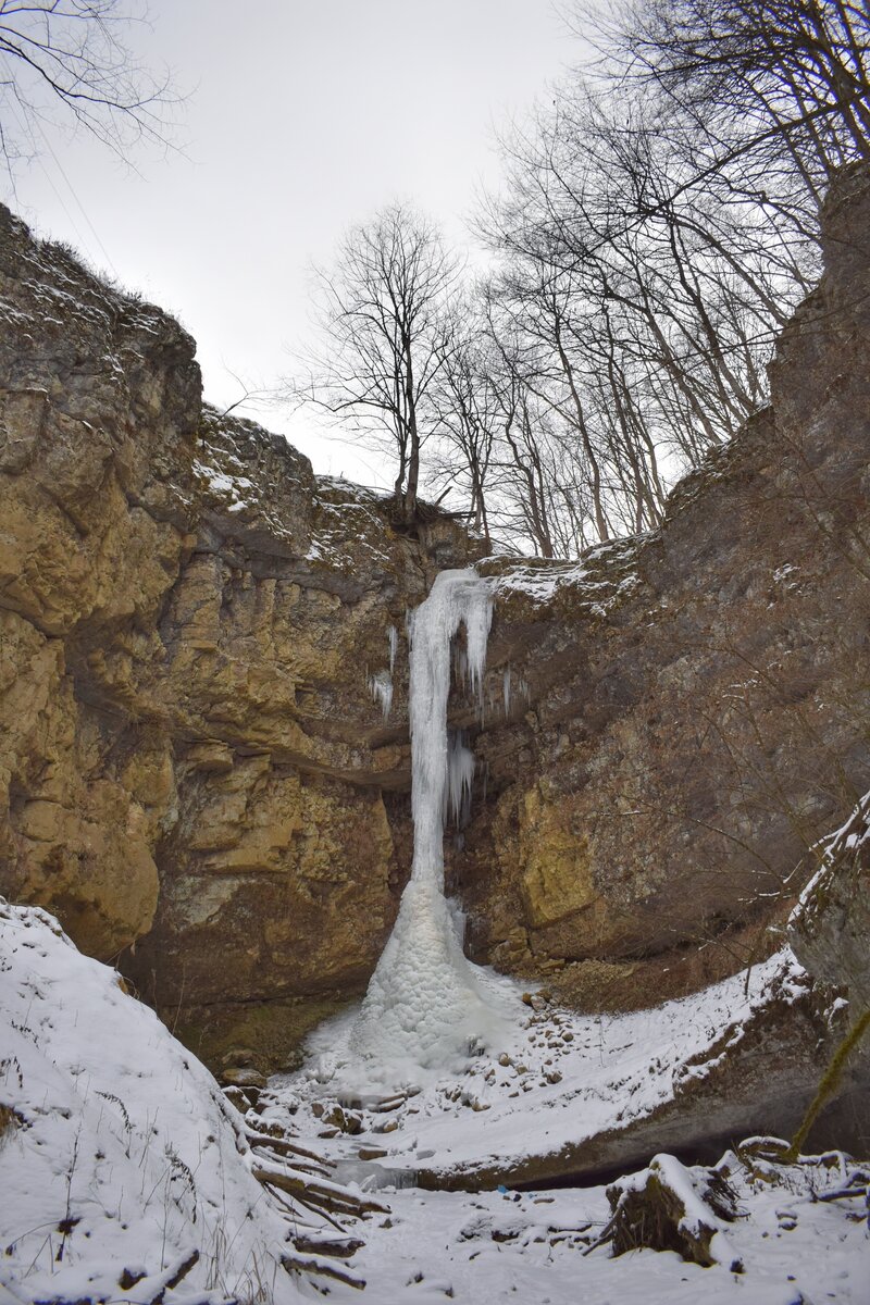 Замёрзший водопад.