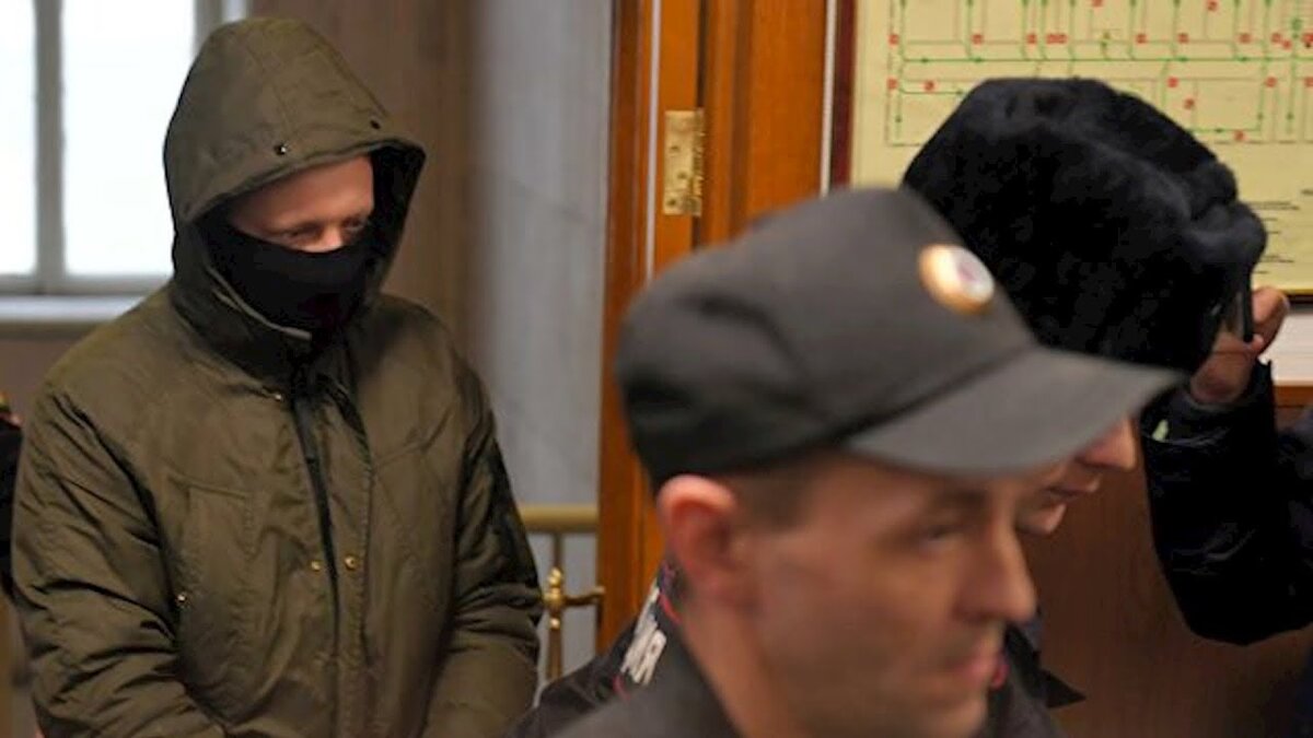 Полицейский помни! Генерал который просит оказать подобную "услугу", тут же забудет о Вас, как только Вы окажетесь под следствием.