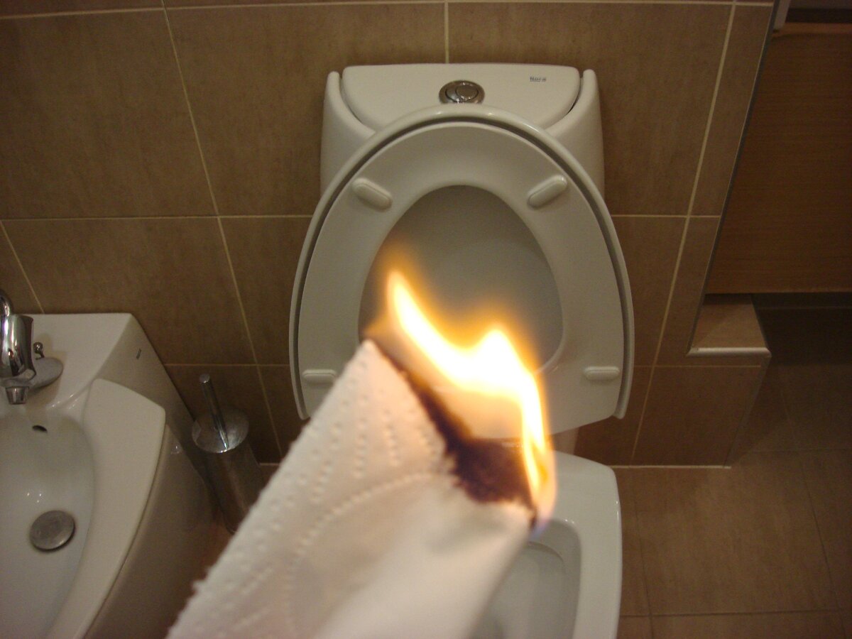 Фото сделано автором (подожгла бумажку)