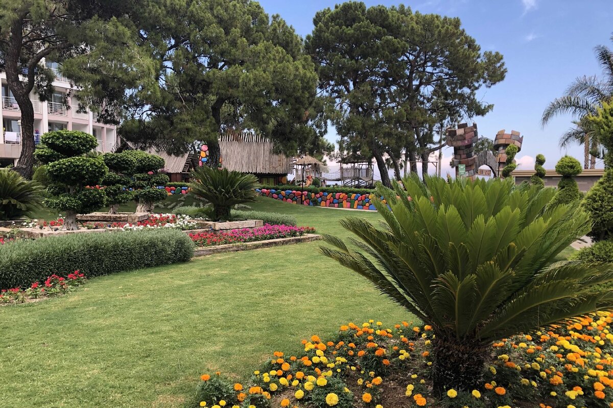 Территория отеля Kilikya Palas 5* фото автора