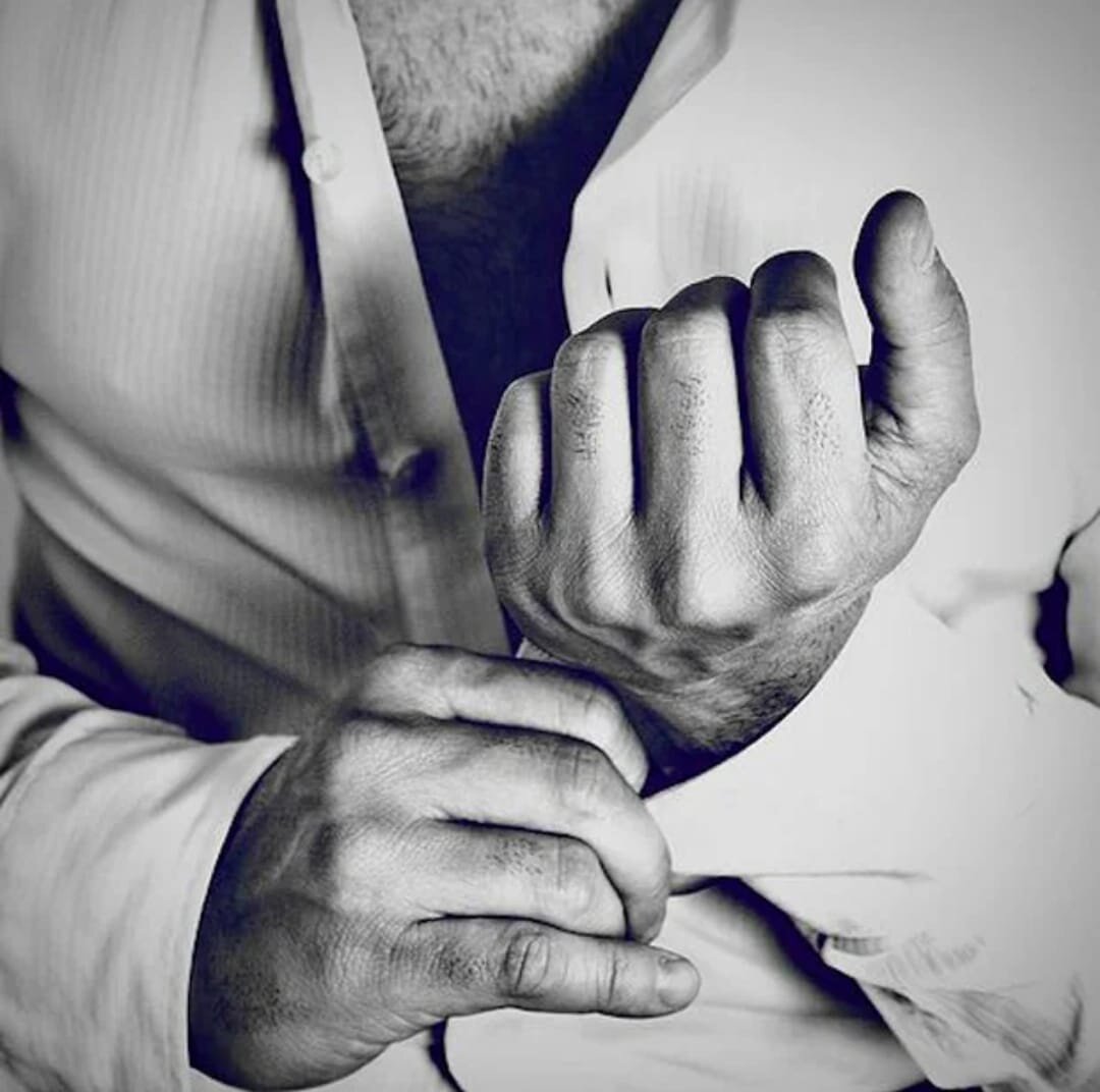 Мужские руки, как символ безмятежности