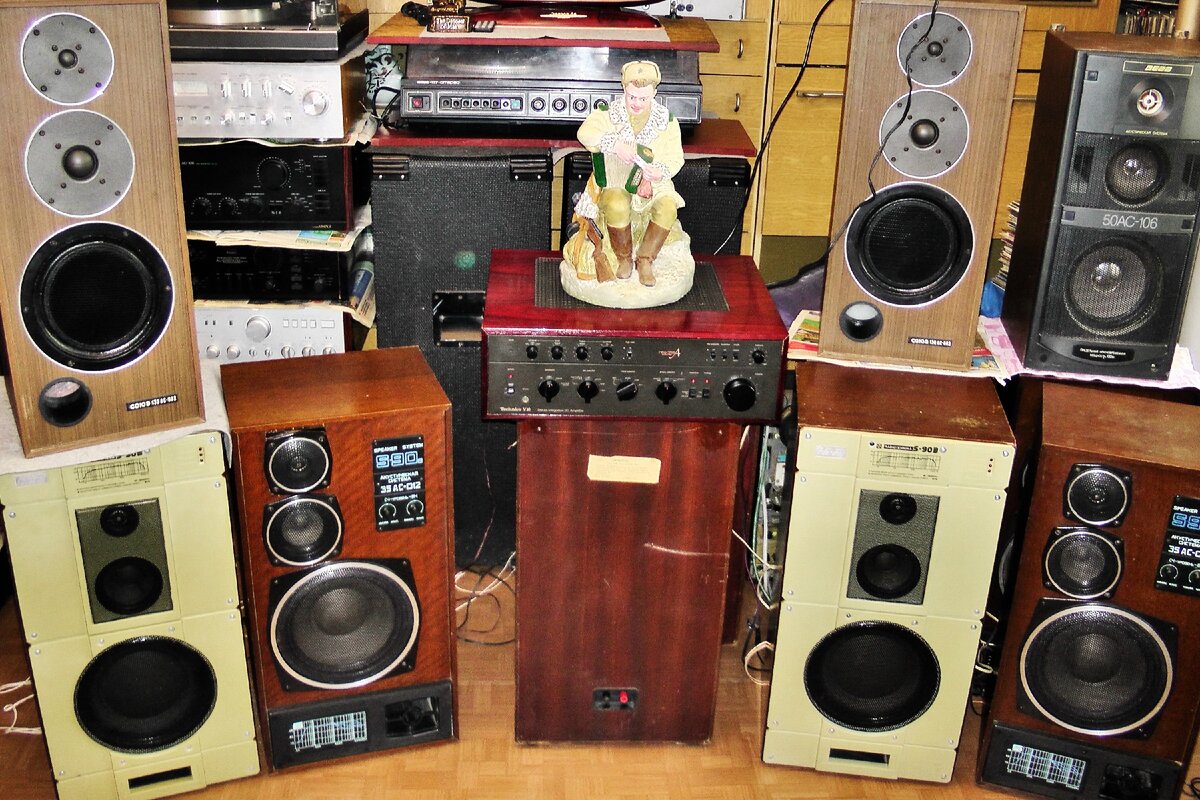 на фото s-90e,s90b,союз 130ас-002 и усилитель technics v10 