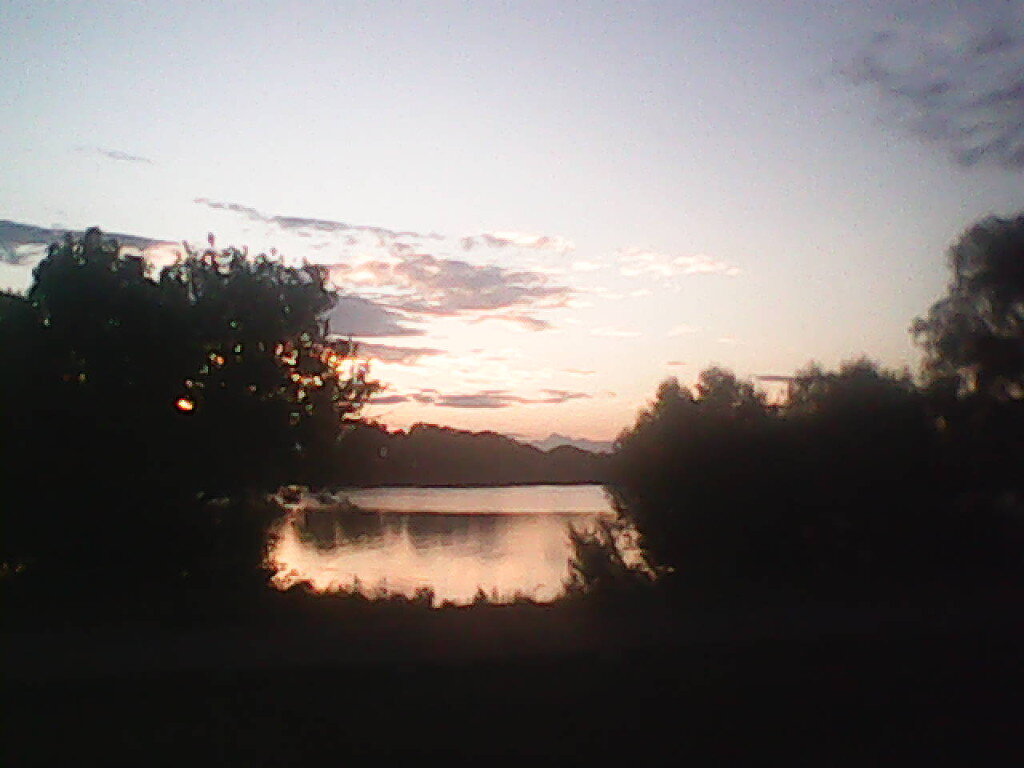 Это вид с моего крыльца. Нагорный пруд, а по простому-плотина. Довольно большая, и кстати, рукотворная. Фото сделано очень давно, на старый телефон, потому качество не очень.Если кому будет интересно- напишу о ней отдельную статью со свежими фото в разное время года.