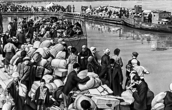 Эвакуация в тыл стала для многих советских людей огромным жизненным испытанием,  полным неизвестности и лишений.
