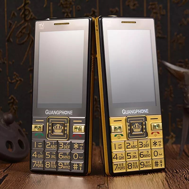 На выбор есть 2 расцветки, которые отличаются только цветом блока клавиатуры.