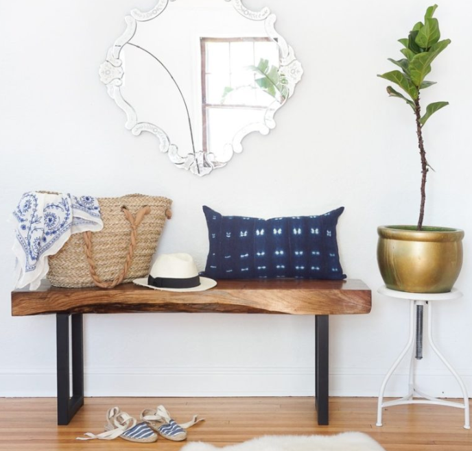 Скамья для прихожей из ореха с живой кромкой (via francoisetmoi.com )