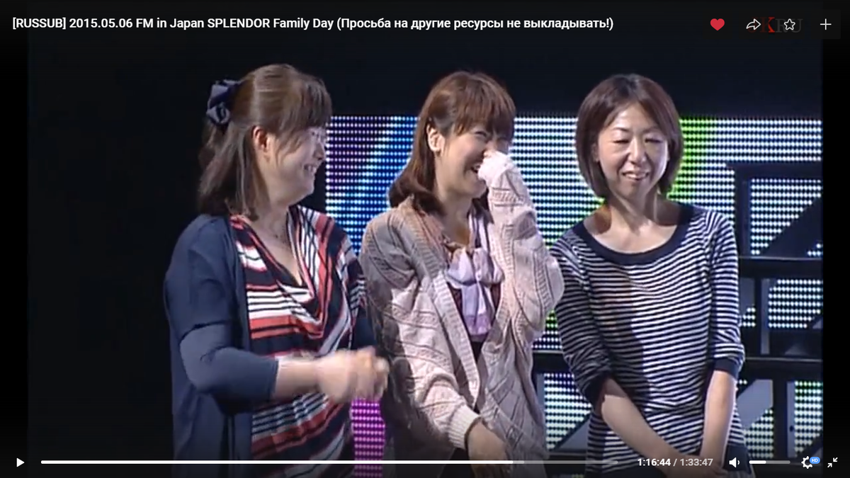 Поклонницы Ли Джун Ги. Всего лишь три малашки из полного зала))