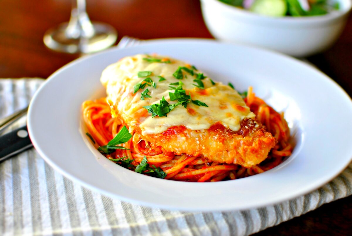 Цыпленок пармезан (Chicken Parmigiana)