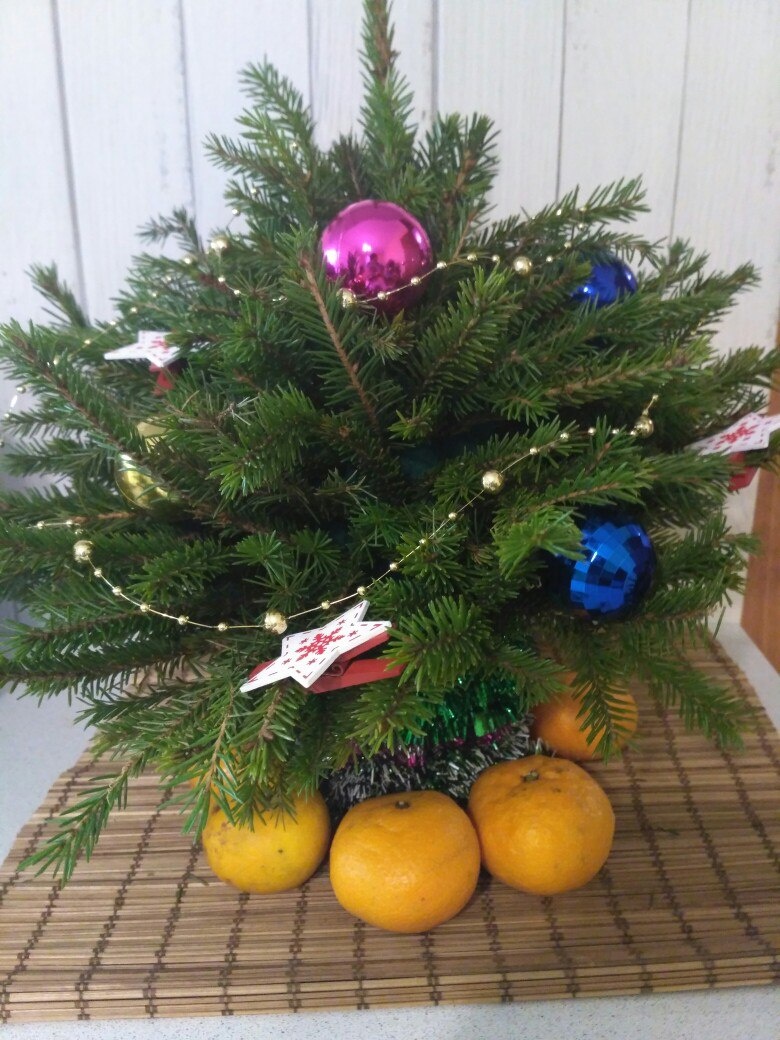 ЕЛОЧКА ИЗ ВЕТОЧЕК