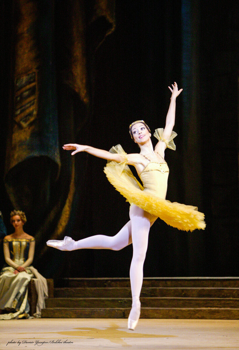 Ольга Кишнёва - Клеманс в балете Глазунова "Раймонда". Фото Дамира Юсупова