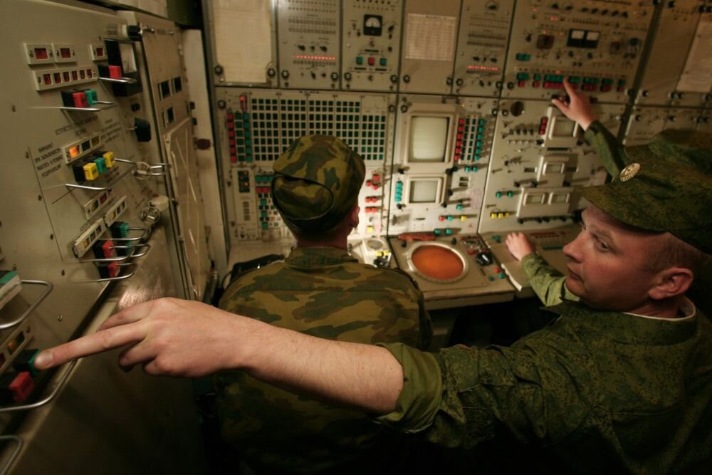 боевое дежурство вкс. ракетные войска стратегического назначения рф. тамбовский межвидовой учебный центр специалистов рэб. военная форма ракетчиков. армия рф рвсн.