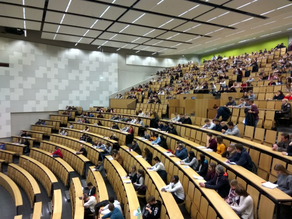 Рассказываю старый, но смешной анекдот про преподавателя униерситета и студента