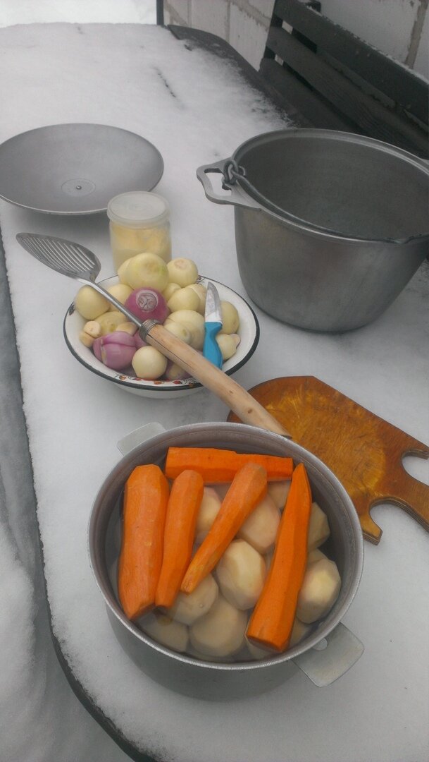 Овощи почищены и готовы к измельчению