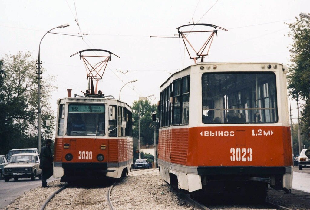 Маршрут 12 трамвая. Саратов Ааре Оландер трамвай. Саратов Ааре Оландер 1997. Саратов трамвай 71 605 Ааре Оландер. Трамвай 12 Саратов.