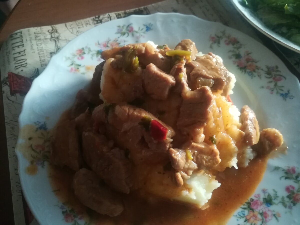 Мясо свинины с картофельным пюре